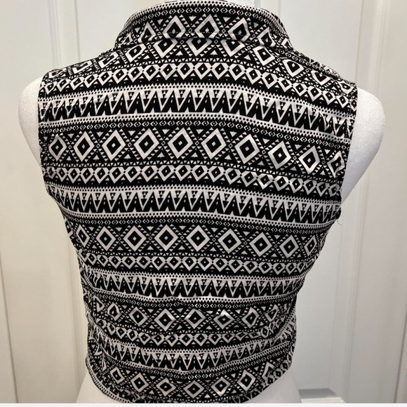 H&M 11/12 Black White Geometric Top button down tie front pocket sleeveless - Picture 2 of 5